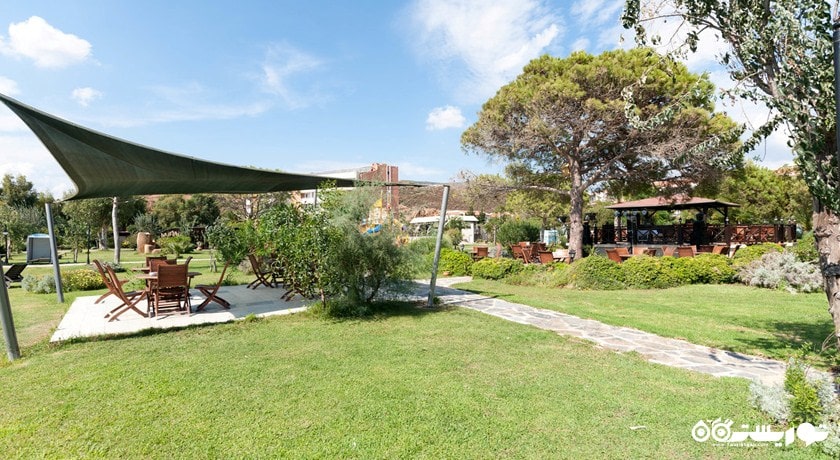 محوطه نشیمن فضای سبز هتل